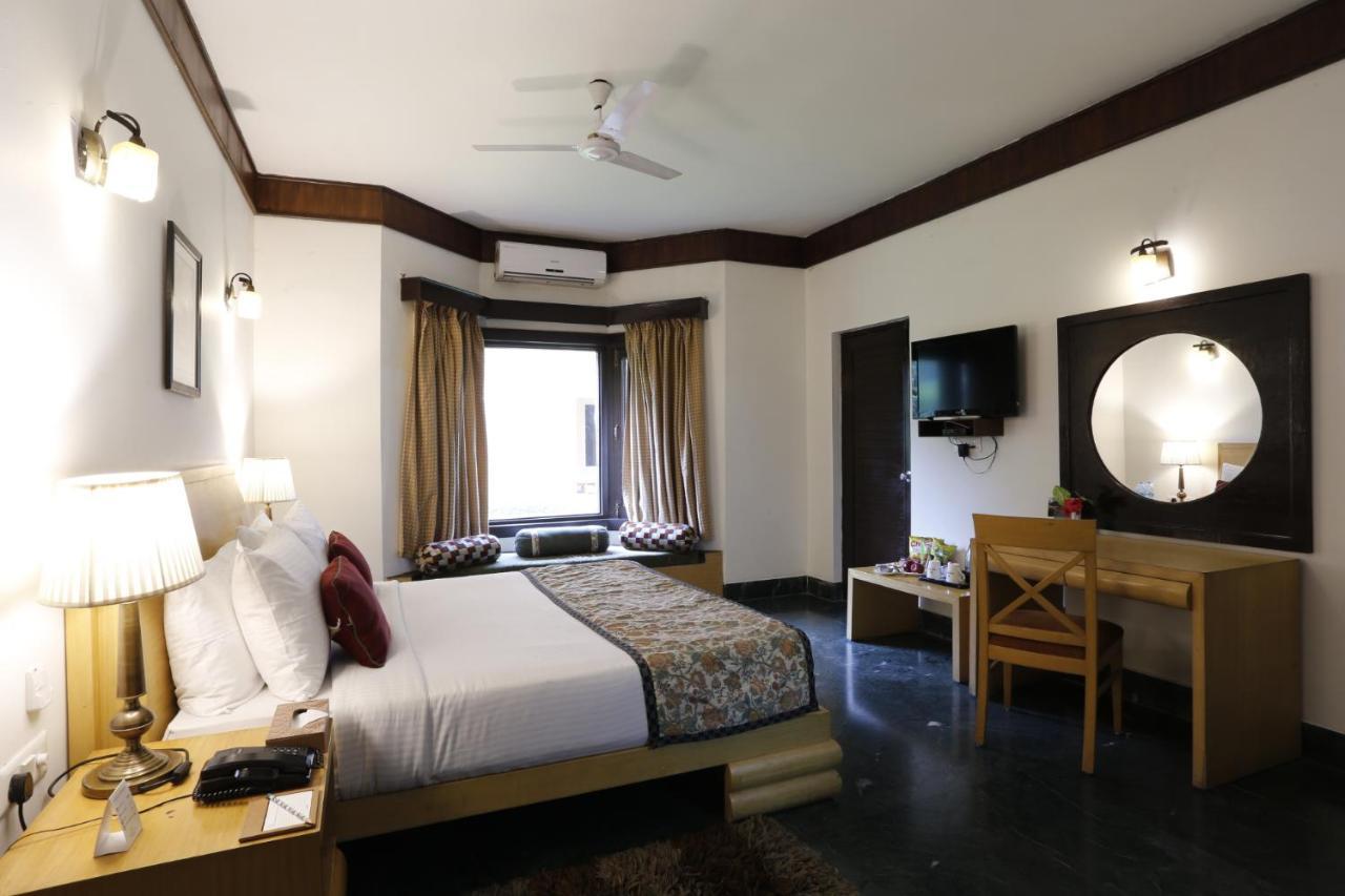 The Riverview Retreat Corbett By Leisure Hotels Garjia Exteriér fotografie